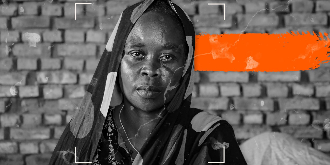 En kvinna ser rakt in i kameran.