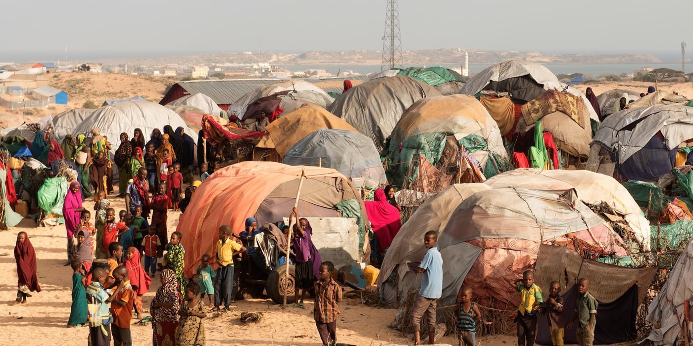 Somali families that fled conflict and drought live in crowded, and unhealthy conditions in a shelter camp in Kismayo in southern Somalia. With shelters made only of plastic, cloth and sticks, families here are vulnerable to flooding and insecurity. More aid is needed for decent shelter. Photo: Jepsen/NRC