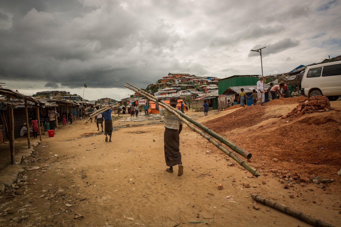 The refugee camp in Cox's Bazaar, Bangladesh, is built on sandy hills where there once used to be forests. The hilly landscape is a challenging area to house hundreds of thousands of refugees.
During the monsoon rain landslides happen frequently, putting people and property in danger. New bridges have been built, and slopes fortified, but landslides happen frequently despite this.
Photo: Ingebjørg Kårstad/Norwegian Refugee Council.