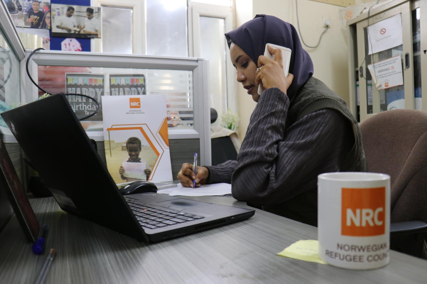 Amid the movement restrictions and spread of Covid-19, ICLA team at NRC office in Aden is providing remote counseling/ legal advice over the phone to prevent potential spread of Covid-19.
Photo: Fares Fuad/NRC