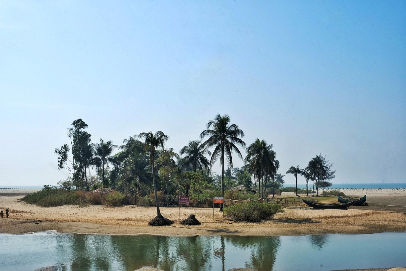 Dokkhinpara is one the most isolated points of the island, where 30 fishing families live with barely any access to facilities. Photo: Ayesha Nawshin/ NRC