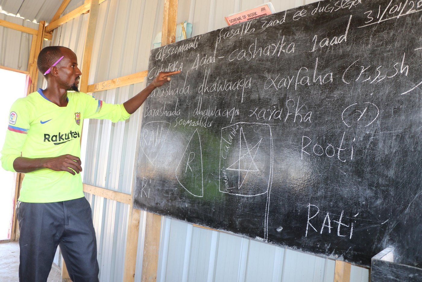 Norwegian Refugee Council constructed a primary school in Barsanguni village in Kismayo town, lower Jubba region. The school comprises of four temporary classrooms, an office, four gender-segregated latrines and child friendly space.

Both local community and Jubbaland state’s Ministry of Education actively engaged in the site identification, mobilization, enrolment of students, and construction of the primary school for the vulnerable host-communities.

A total of 587 students (320 boys, 267 girls) were enrolled and are currently attending morning and afternoon classes. The school uses the recently launched Somali curriculum and operates up to grade-3. The school has 5 teachers who are provided with teacher incentives by NRC.

Nine community education committees (CEC members) 3 of them females have been given capacity building training on school management, leadership and CEC roles. The CEC members are currently taking part in the day to day management of the primary school.

Children in Barsanguni didn’t have opportunity to attend to school due to lack of school in the area. Before the collapse of the Siyad Barre regime in 1990, the village only had a 2 classroom school those were later destroyed by the warring sides during the civil war. The village had no school since then, leaving hundreds of children without education.

Somalia has one of the lowest primary school enrolment rates in the world. More than three million children in Somalia are out of school. Those in South and Central Somalia are affected the worst. Parents are not able to fund their children’s education. In addition to poverty, long distances to school, and safety concerns.

The Integrated protection solutions for women and children affected by displacement is a project that seeks to substantially reduce challenges that are impeding the protection and recovery potentials of women and children affected by displacement

To achieve this overarching goal, specialized protection services are combined with tangible assistance packages to assist displacement affected communities develop resilient capacities necessary to address protection issues affecting women and children.

Specific priorities include ensuring displacement affected children and youth learn in protective and child-friendly environment, strengthening and expanding prevention and response to Sexually Gender Based Violence (SGBV) and access to protection services for IDPs, and consolidating recovery potentials for displaced women and youth. A total of 20,204 individuals are targeted across four hotspot districts in Jubaland (Kismayo) and Somaliland (Buroa, Hargeia, and Erigavo). This project is generously funded by King Salman Humanitarian Aid & Relief Centre (KSrelief).

Photo: Abdulkadir/NRC.