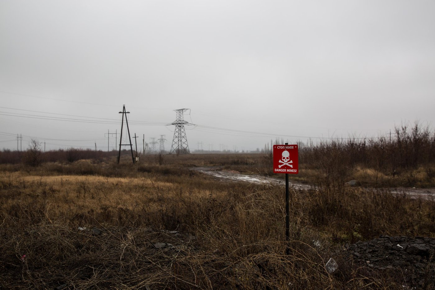 The fields surrounding the contact line are filled with lethal mines and will remain a constant threat to the local populations for years to come.

Photo: Ingebjørg Kårstad/NRC