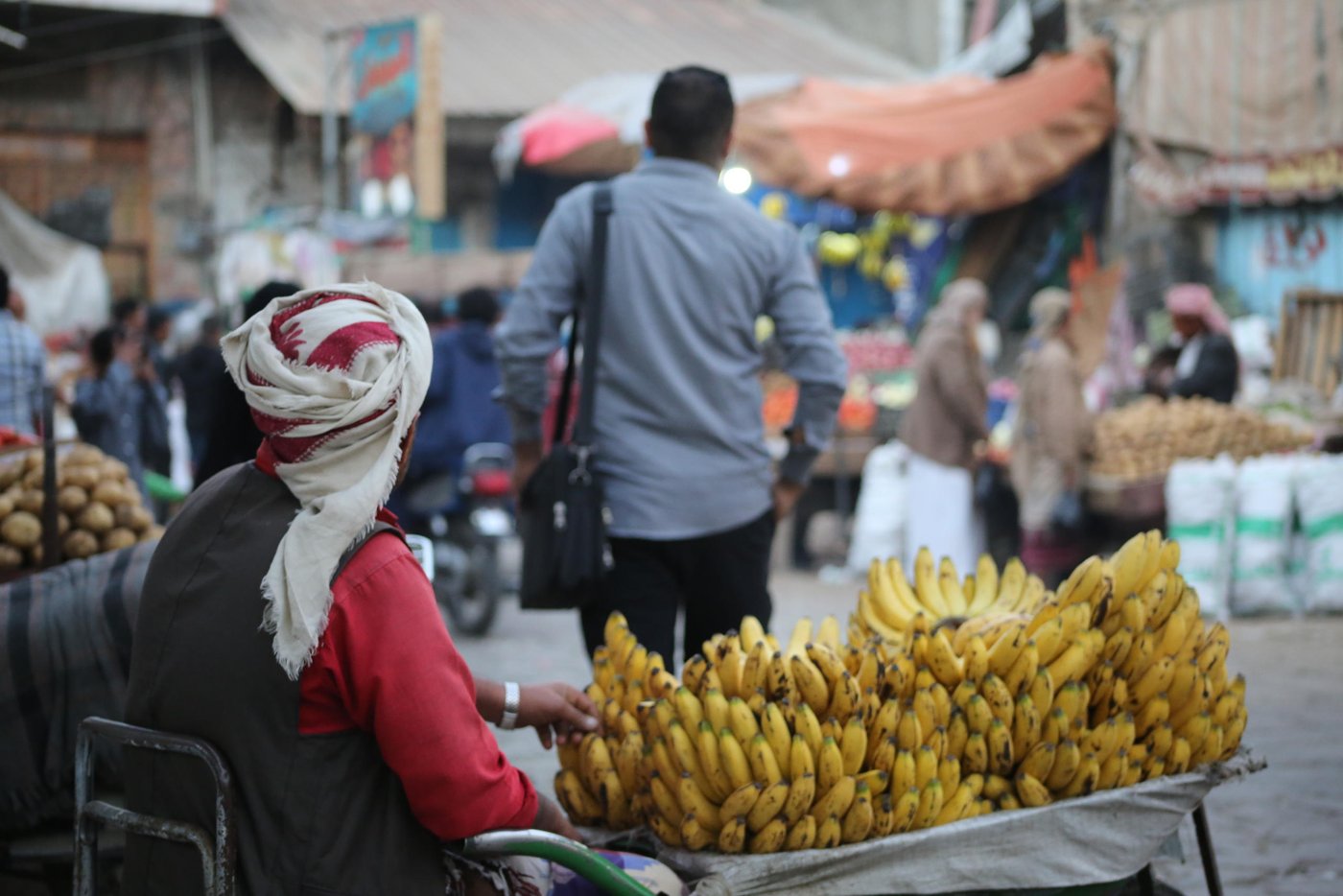 Mustafa" (not his real name), 38-years-old, was a Yemeni teacher. He is now selling bananas in one of Taiz's markets. According to Save the Children, more than half of Yemen's teachers and education personnel have been forced to find second sources of income, as they have not received regular pay since 2016." Who could imagine that I would reach that point in my life? I left my school, and now I am selling bananas. I am in the worst situation, and I can do nothing. But maybe I'm luckier than other teachers who are still waiting for their salary to come?"
Photo: Khalid Al-Banna / Norwegian Refugee Council