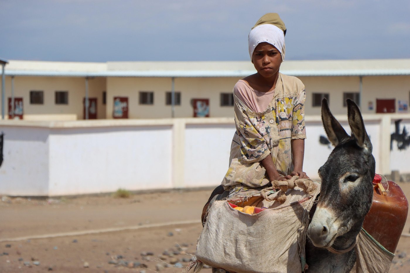 Rahaf Saleh, an 11-year-old, has to help her family with daily tasks in the camp where she lives. Fetching water in displacement camps in Yemen often falls on women and children. Before or after school, she must carry heavy containers filled to the brim and bring them back home on her donkey. "Helping my family is my priority now."
Mahmoud Al-Filastini / Norwegian Refugee Council