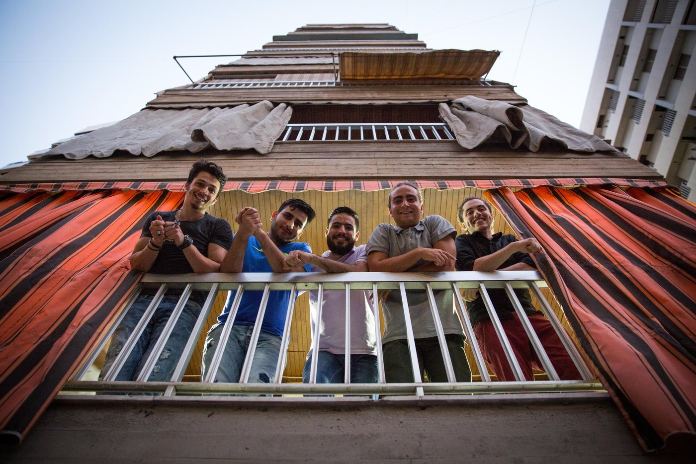 Omar, Abdallah, Diaa, Marlon and Osama on the balcony.
Photo: Ingebjørg Kårstad/NRC.
