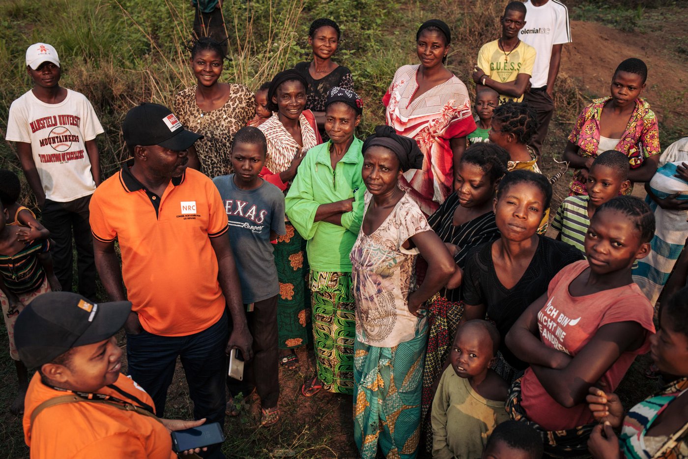 NRC team meeting with residents of Mbulungu village.
Nearly 17,000 people—or close to 95 per cent of Mbulungu’s population was forced to flee into the forest when fighting broke out between armed groups in March and April of 2017. Some had to walk up to seven days to find a safe place to hide. Many lost family members, were assaulted and nearly starved to death while on the move. All lived in horrific conditions not certain of whether or not life would ever return to normal.
Though calm has returned to Mbulungu and several villages and towns just like it across Kasai-Central, people are not able to continue their lives as normal. The violent conflict of 2017 left mass destruction in its wake—homes, markets, schools, sanitation facilities and health infrastructure in complete disarray. In fact, 67 per cent of families living in Mbulungu do not have access to proper latrines and 55 per cent have no access to soap. These absence of these basic necessities coupled with malnutrition and lack of proper shelter can lead to a host of diseases and death.
For that reason, NRC visited Mbulungu, in early 2017, where they met with the community to understand their primary needs. NRC used its “community-based approach” by consulting with these communities to better understand their primary needs, to properly target the most vulnerable people and facilitate their ability to choose the assistance they require.
This intervention, however, is only a drop in the ocean of the vast needs of this community. NRC is currently the only humanitarian actor in the zone and funding is not enough to address other acute needs such as food assistance, household items and education. The Humanitarian Response Plan is currently only 25 per cent funded eight months into the year. Humanitarian capacity is critically low. If donors do not act now for the people of Mbulungu and for the rest of DR Congo, it will be too late.
August 29, 2018, Kasai-Central Province, DR Congo.
Photo: NRC/Aléxis Huguet