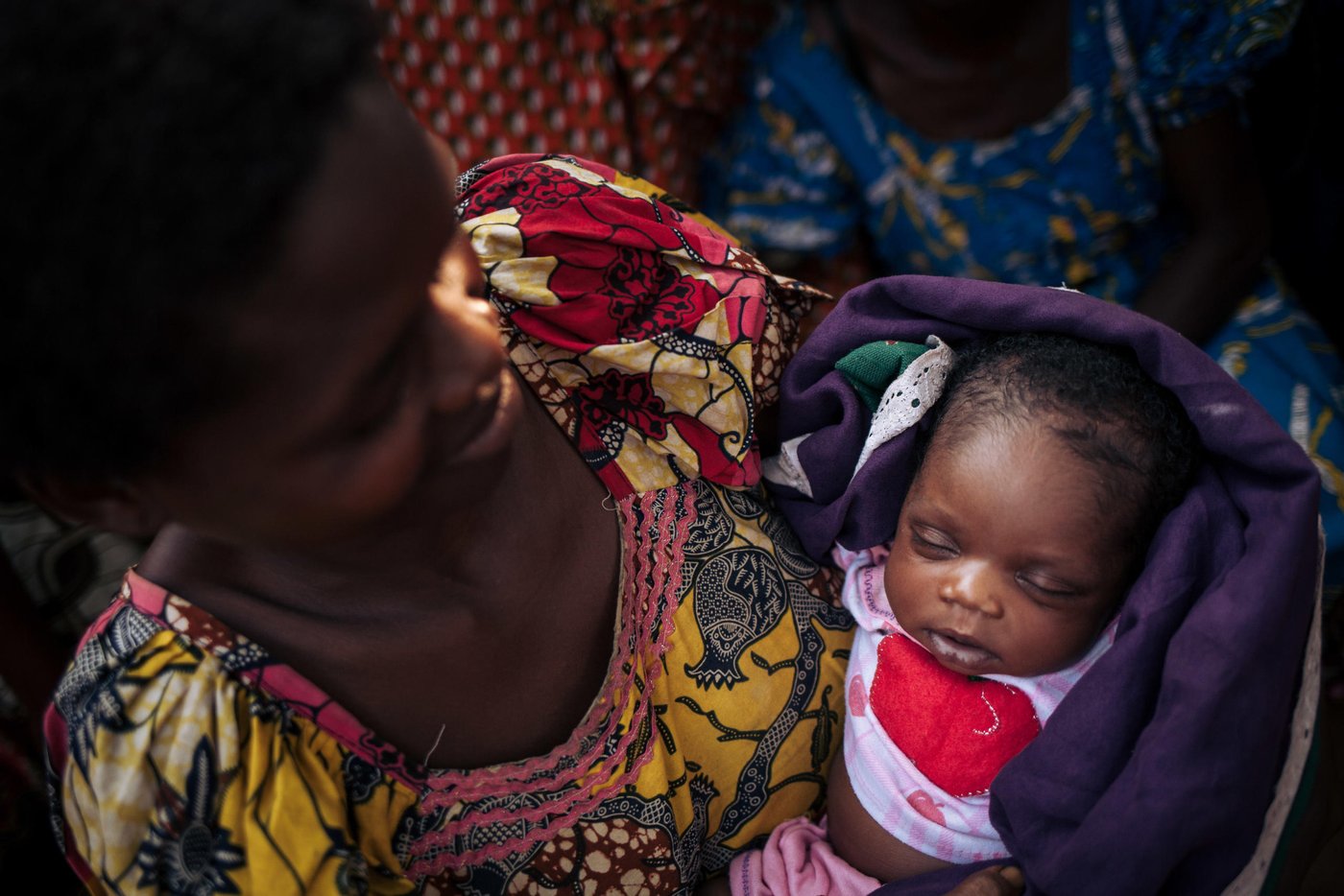"After giving birth, I suffered with these children because I couldn't find anything to eat. I didn't have anyone. I was alone," Elamegi recalled. "When we finally got out of the forest, I had nothing left. My house had been burned down. I didn't get anything back."
Elamegi is one of the beneficiaries of the shelter reconstruction assistance programme launched by NRC.
Before the conflict, only six per cent of the people living in the Mbulungu area were living on one meal or less a day. After the conflict, nearly half of the population who has returned are living one meal or less per day.
The Greater Kasai Region has the highest rate of malnutrition in the country with 770,000 children under the age of five living with acute malnutrition—440,000 of which suffer from severe acute malnutrition. Unfortunately, food isn’t the only exigent need in this region.
In early 2017, NRC visited Mbulungu where they met with the community to understand their primary needs. NRC used its “community-based approach” by consulting with these communities to better understand their primary needs, to properly target the most vulnerable people and facilitate their ability to choose the assistance they require.
This intervention, however, is only a drop in the ocean of the vast needs of this community. NRC is currently the only humanitarian actor in the zone and funding is not enough to address other acute needs such as food assistance, household items and education. The Humanitarian Response Plan is currently only 25 per cent funded eight months into the year. Humanitarian capacity is critically low. If donors do not act now for the people of Mbulungu and for the rest of DR Congo, it will be too late.
August 29, 2018, Kasai-Central Province, DR Congo
Photo: NRC/Aléxis Huguet