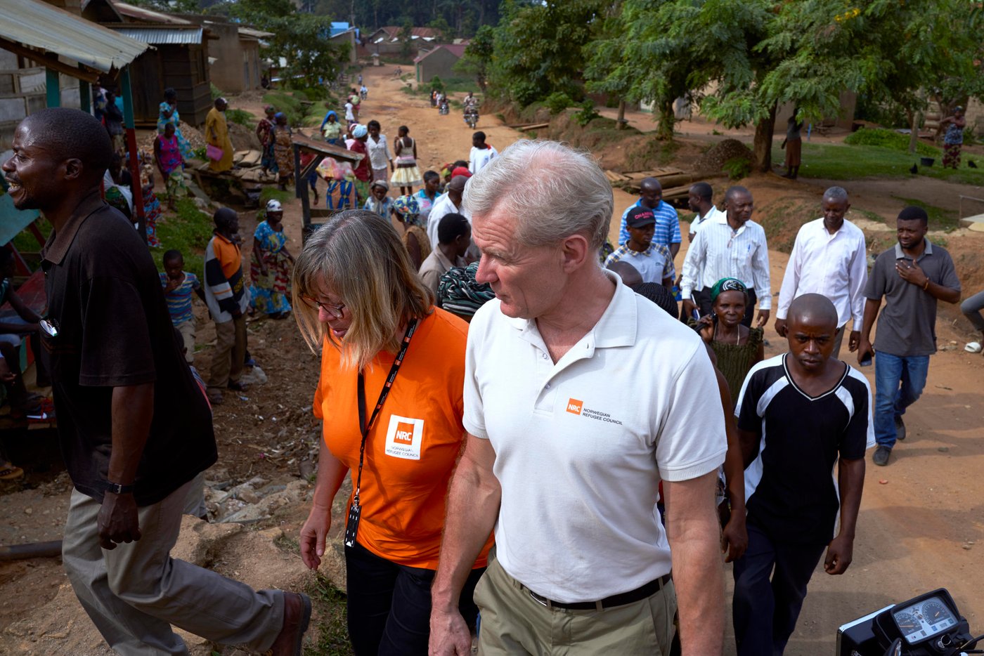 Jan Egeland and Ulrika Blom, Country Director NRC DRC in Beni, North Kivu.
Only two months into 2018, and North Kivu province is returning as a hotspot in the crisis. A resurgence of inter-communal fighting and violent clashes between armed groups caused a dangerous spike in displacement in 2017. Some 1.2 million people are now displaced in the province – the highest number in any area in the country.
“Despite the resurgence of violence in North Kivu, critical funding is being pulled out of the province and into other areas, deemed by the UN as higher priority. Aid agencies are forced to juggle dwindling resources. It’s a life-threatening lottery on who wins and who loses – with lethal stakes. Areas that lose face sickness, disease and ultimately death,” said Egeland.
“The priority for DRC is a massive scale-up of funding and of aid workers in conflict areas, including North Kivu. Otherwise, the humanitarian community won’t be able to cope and will face certain calamity. We are already overwhelmed by what feels like a continent of crises, and we as humanitarians are so few and with no means to help.