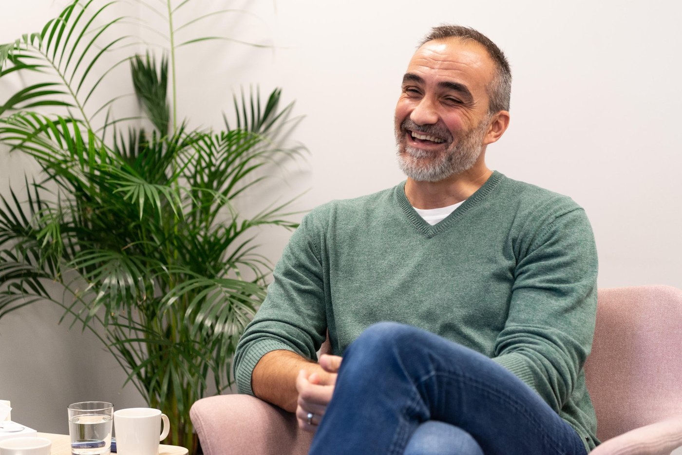 Interview of psychologist Zemir Popovac about the importance of giving.
Photo: Beate Simarud/NRC
