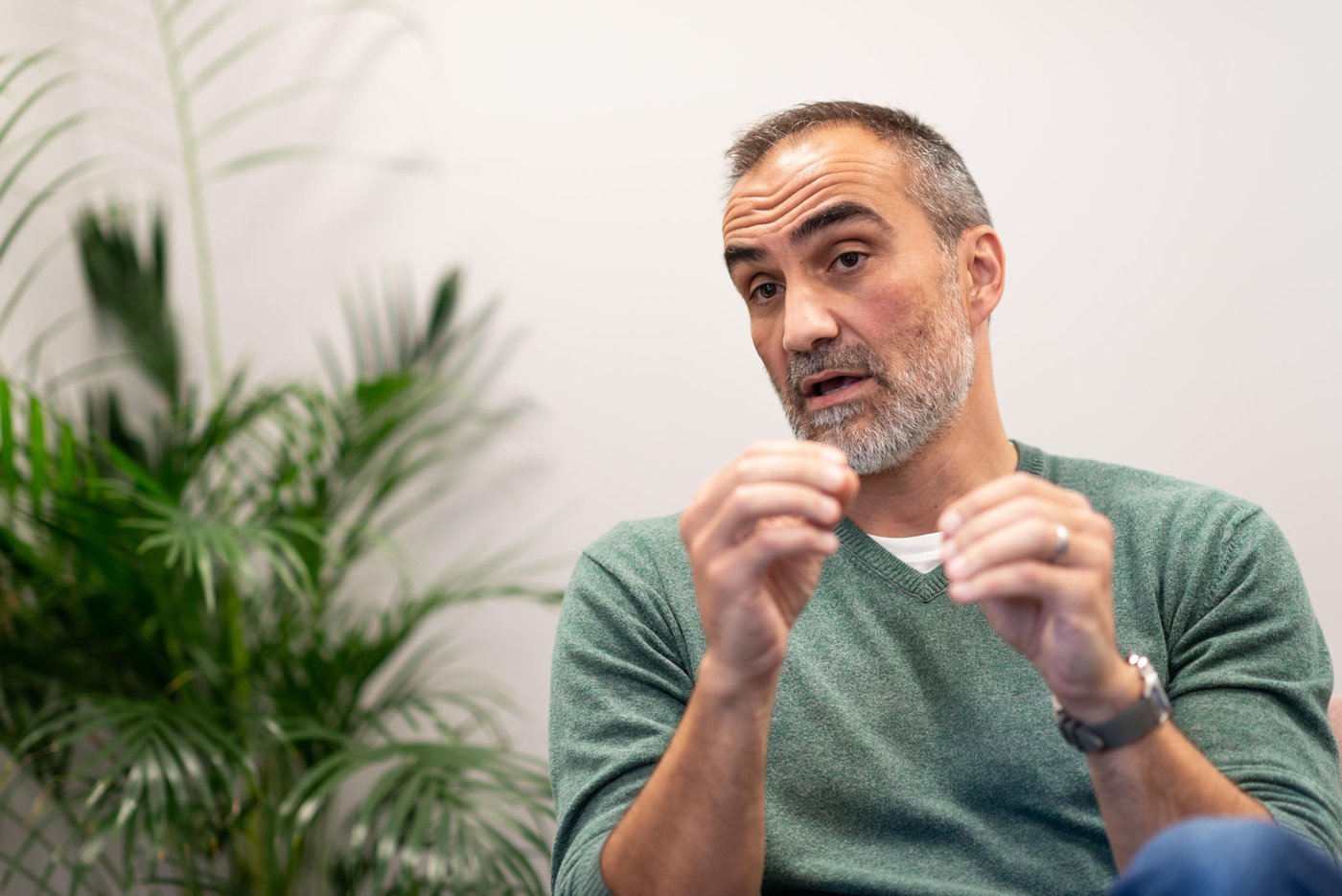 Interview of psychologist Zemir Popovac about the importance of giving. 

Photo: Beate Simarud/NRC