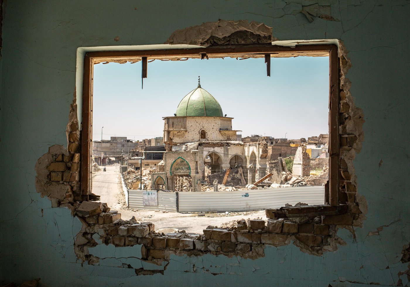 The mosque of al-Nuri, where the IS group proclaimed the Islamic State in Iraq is still in ruins, as is much of the old city in Mosul.
"It looks like a painting on the wall but it's more like a scar that's not healing," says Hussein, who used to live there.
In west Mosul alone, 53,000 houses are still destroyed, leaving as many families who cannot return. Rubble and unexploded bombs still lace the city.
Photo: Tom Peyre-Costa/NRC