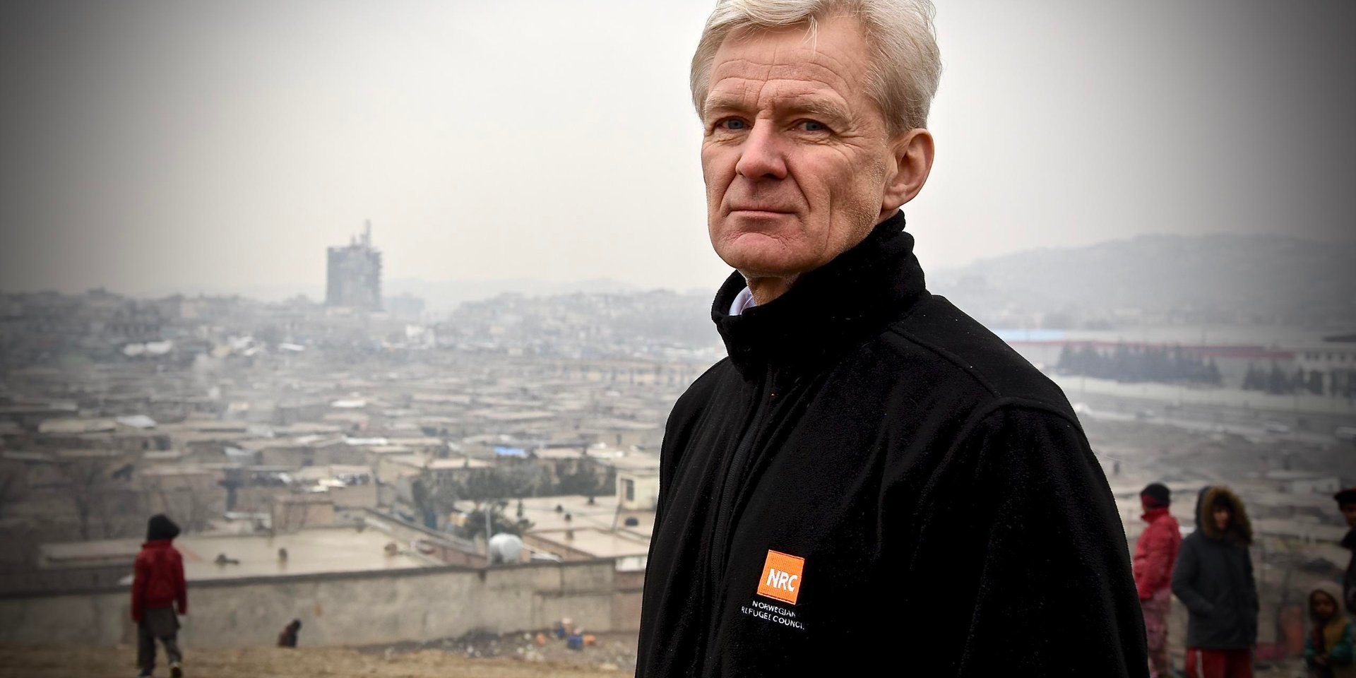 Jan Egeland visited an informal site in Kabul where 144 displaced families live. Most of the people living in this site are displaced from their homes in Nangarhar and were displaced due to conflict.

NRC has supported the families living here with building houses, latrines and water pumps. 

Photo: Becky Bakr Abdulla/NRC