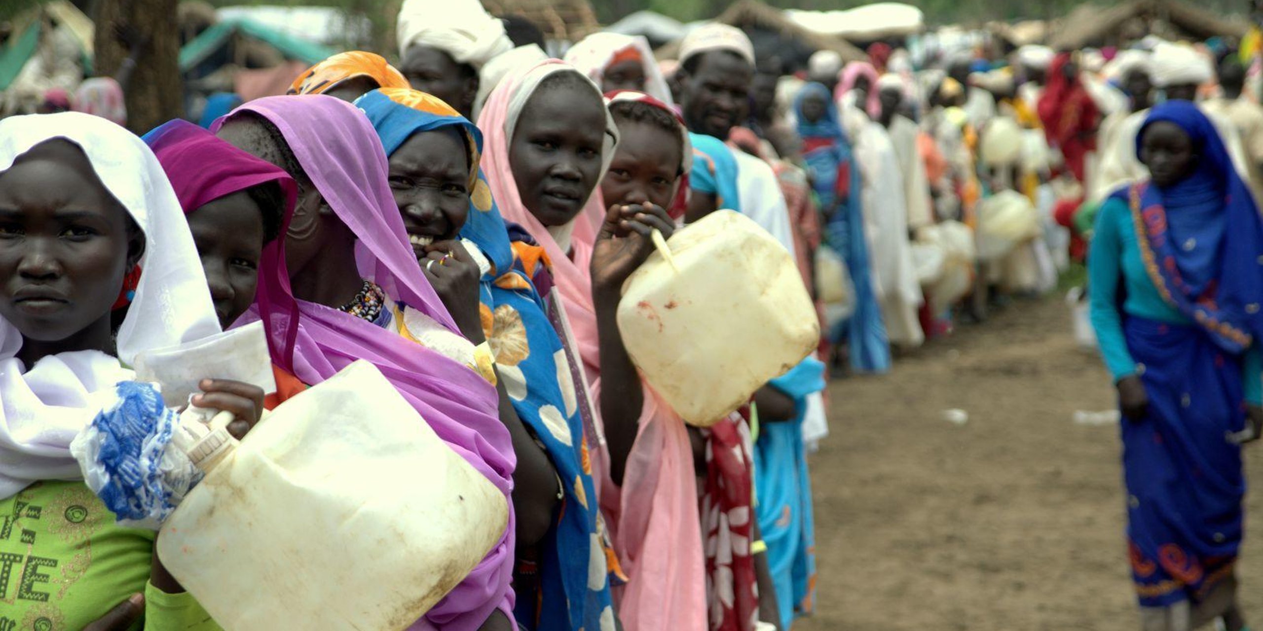 Distribution of soap and new water containers in exchange for old ones. Sudanese refugees in South Sudan. Photo: NRC/Christian Jepsen.