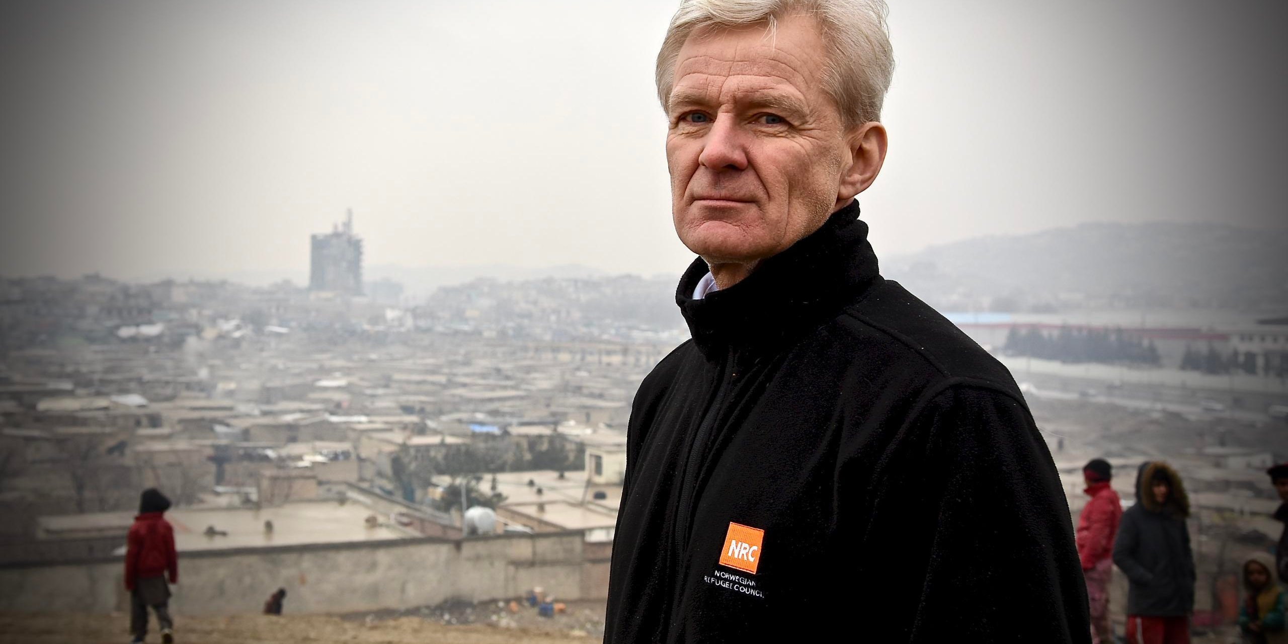 Jan Egeland visited an informal site in Kabul where 144 displaced families live. Most of the people living in this site are displaced from their homes in Nangarhar and were displaced due to conflict.
NRC has supported the families living here with building houses, latrines and water pumps.
Photo: Becky Bakr Abdulla/NRC